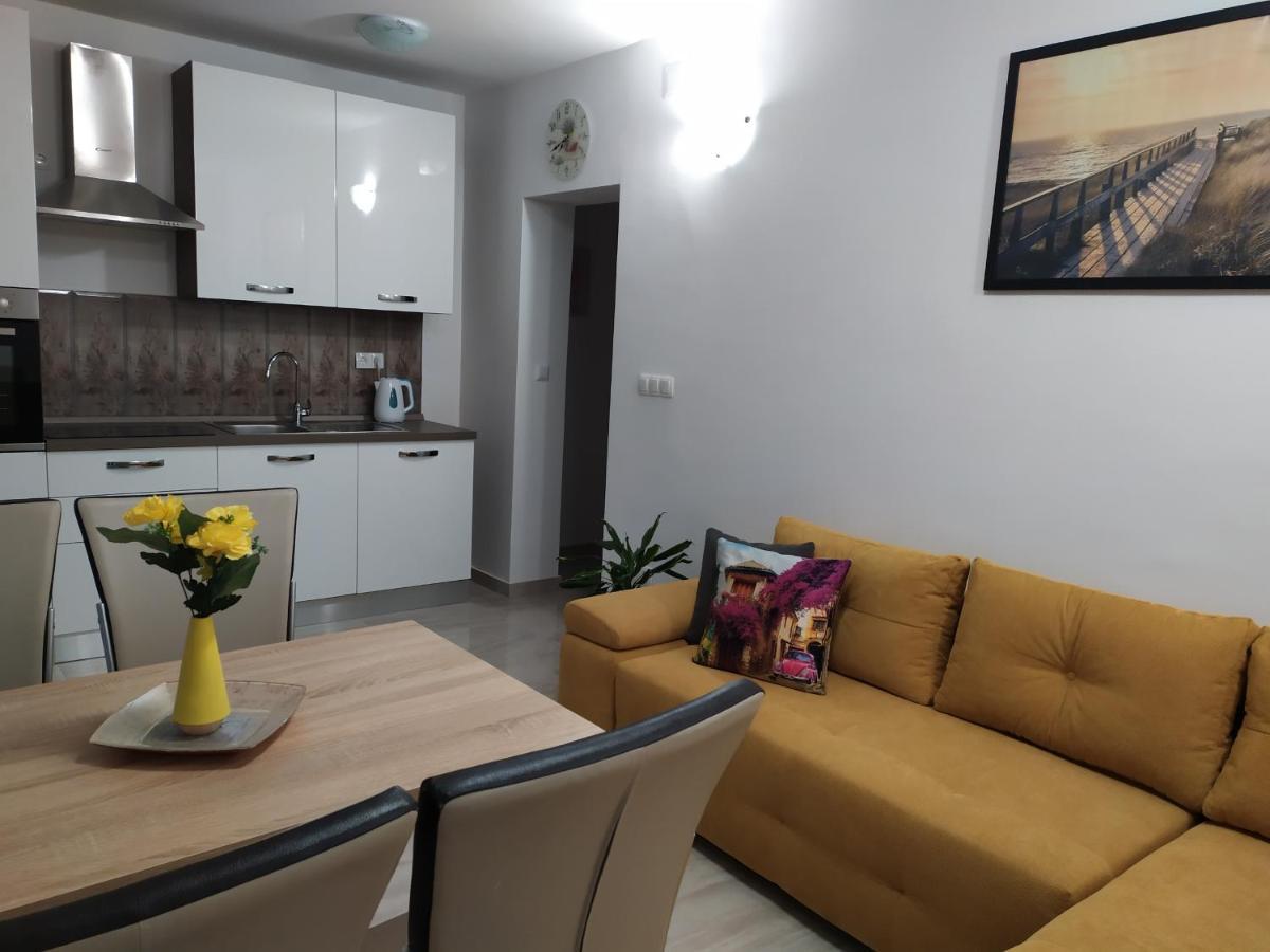 נין Apartmani Mira מראה חיצוני תמונה