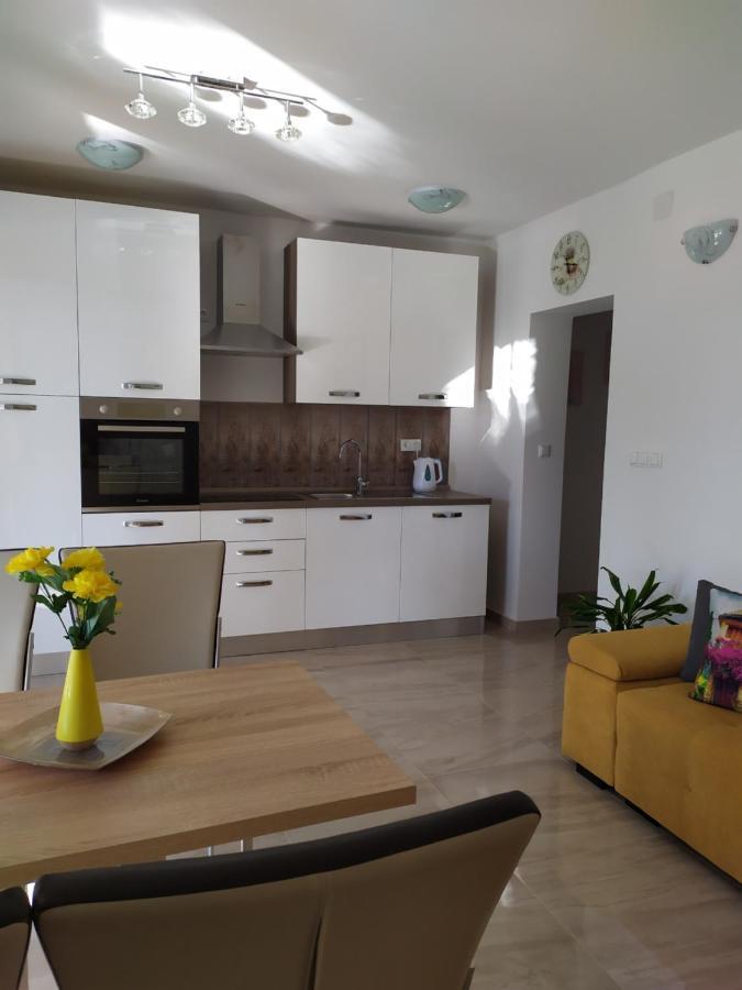 נין Apartmani Mira מראה חיצוני תמונה