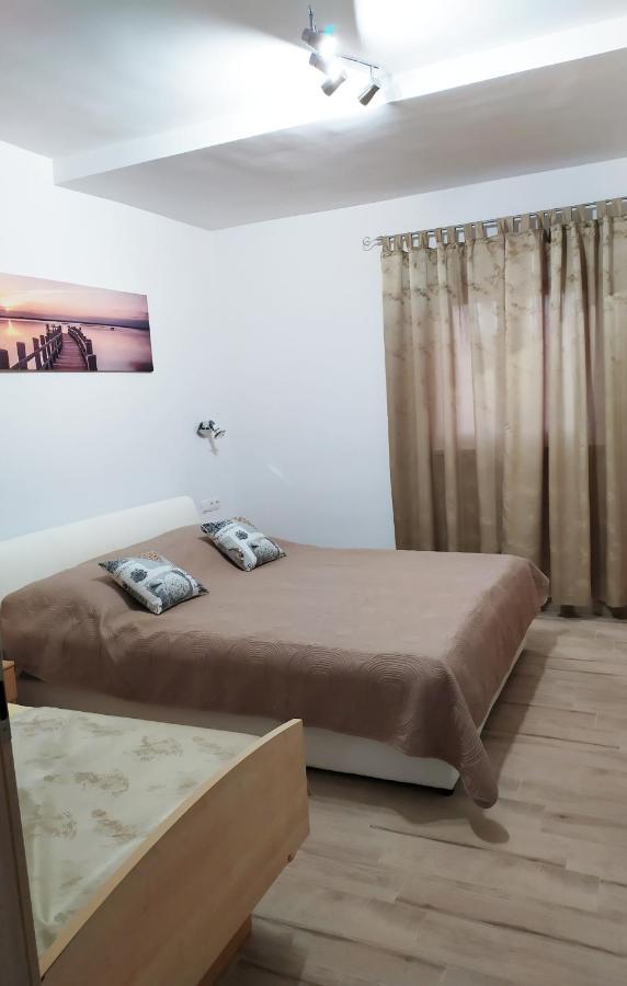 נין Apartmani Mira מראה חיצוני תמונה