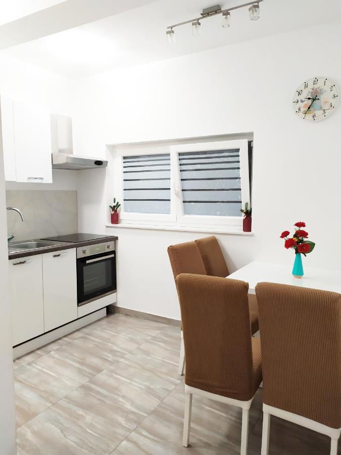 נין Apartmani Mira מראה חיצוני תמונה