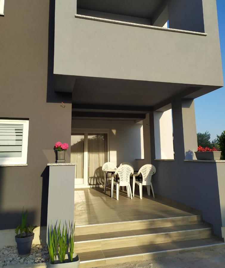 נין Apartmani Mira מראה חיצוני תמונה