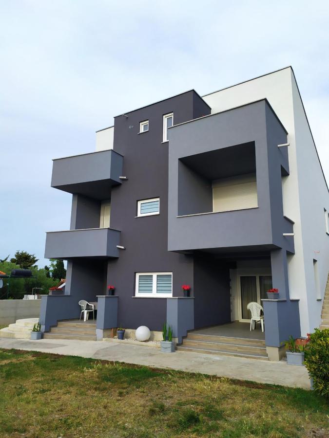 נין Apartmani Mira מראה חיצוני תמונה